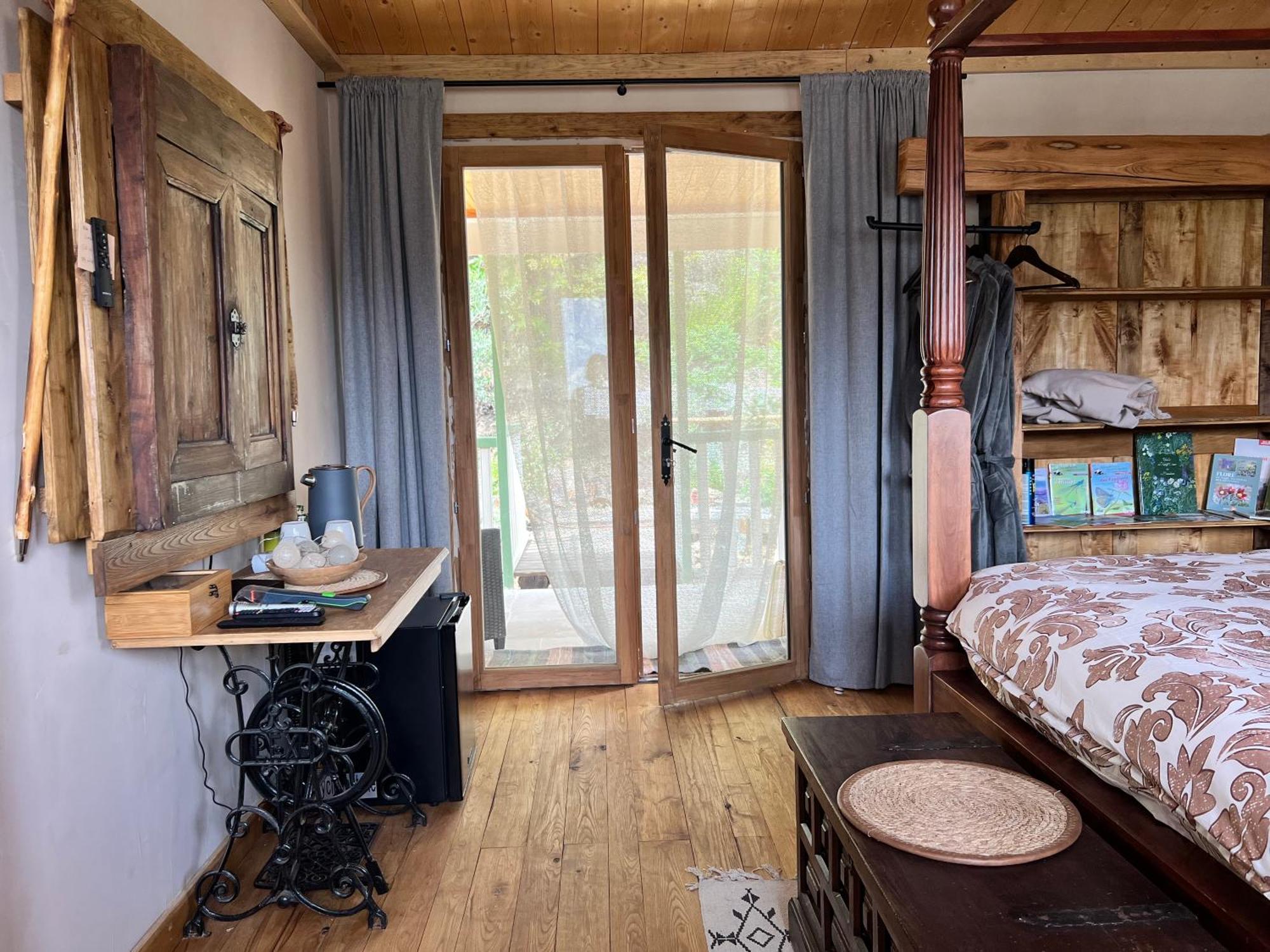 Les Magnels Bed & Breakfast วาลเลอโรก ภายนอก รูปภาพ