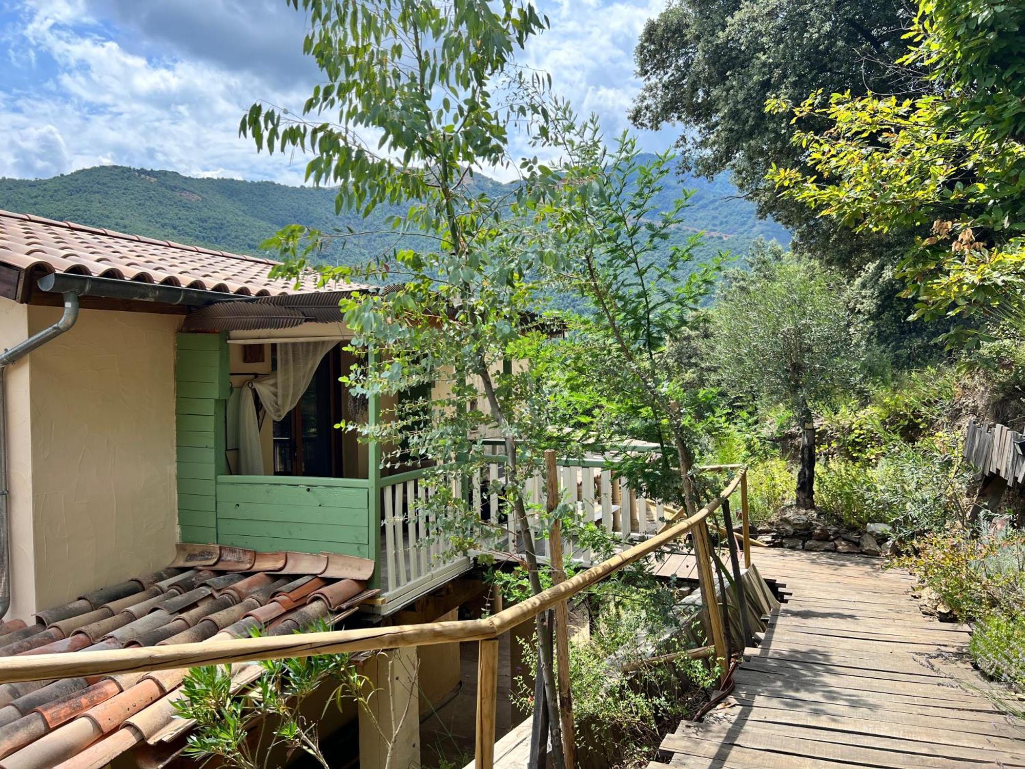 Les Magnels Bed & Breakfast วาลเลอโรก ภายนอก รูปภาพ