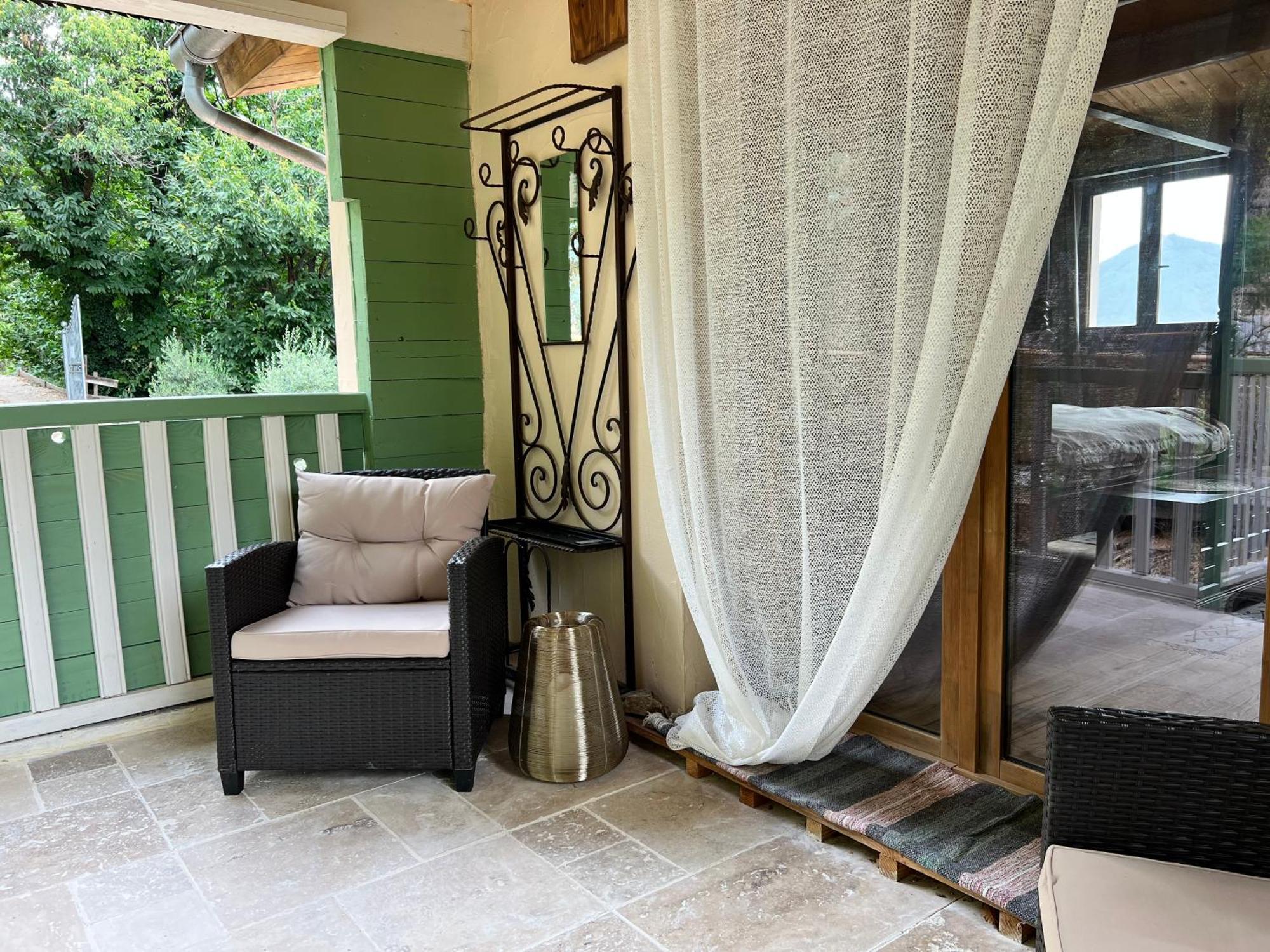 Les Magnels Bed & Breakfast วาลเลอโรก ภายนอก รูปภาพ